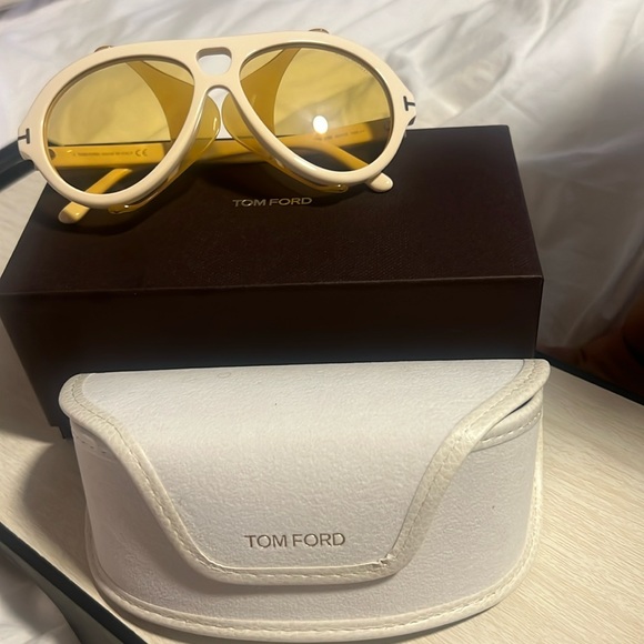 COPY - COPY - Tom Ford - Neughman Tf882 sunglasses. Never worn.